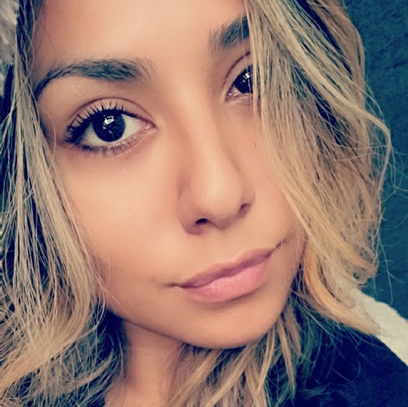 Meet your Posher, Sandra - Picture 1 of 5